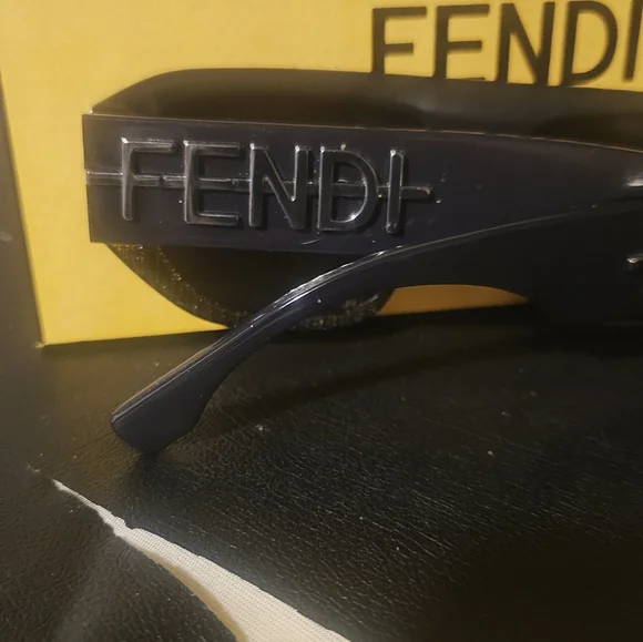 FENDI FULL INCLUSION FENDIGRAPHY Sunglasses FENDI FULL INCLUSION FENDIGRAPHY Sunglasses - www.swaaza.com main image 3